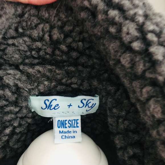 Faux Fur Coat 🧥 - Picture 3 of 4